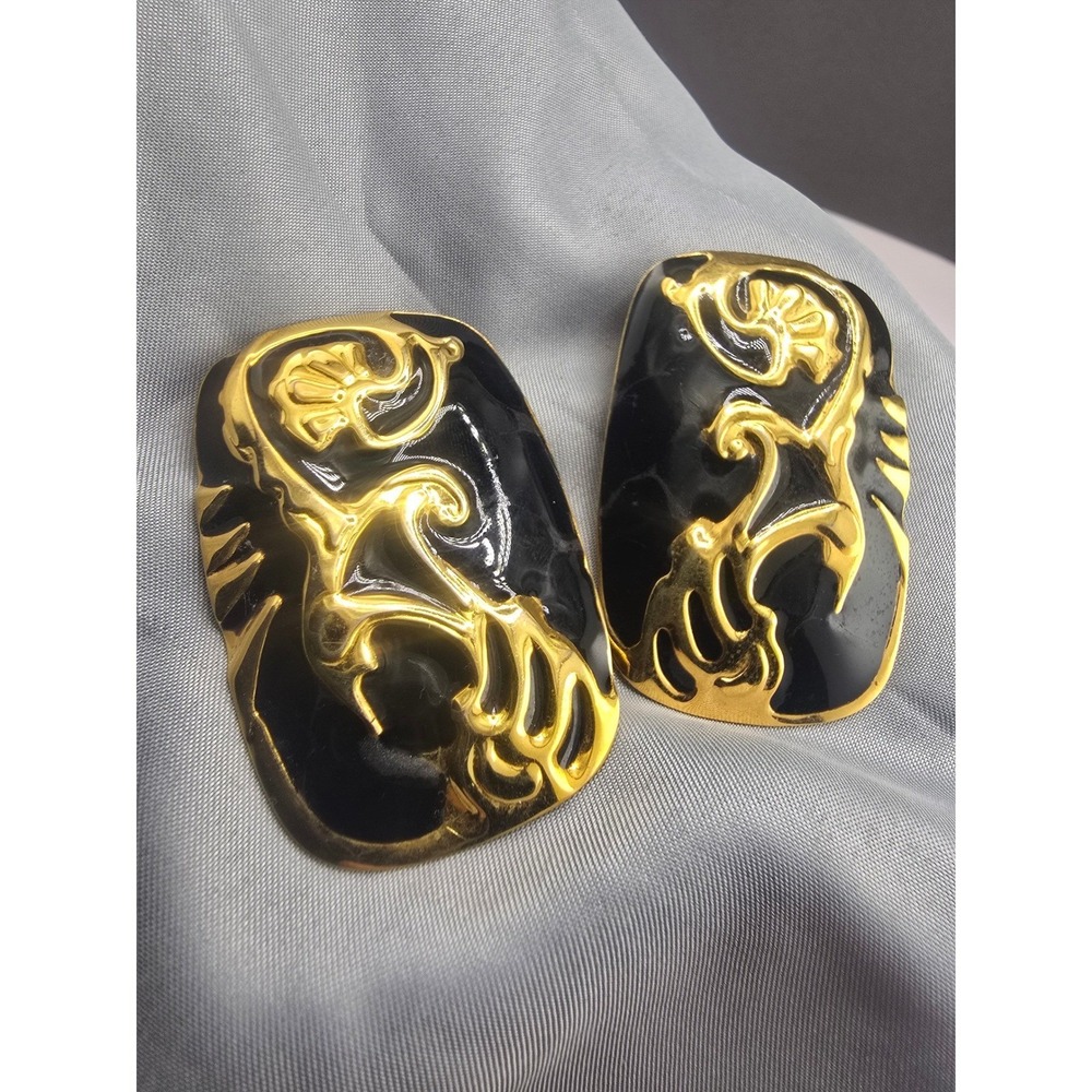 Vintage Anne Berebi Clip On Earrings Black Gold Enamel Art Nouveau Scroll 1.5in